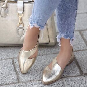 Bueno Metallic Gold Bianca Pointed Flat